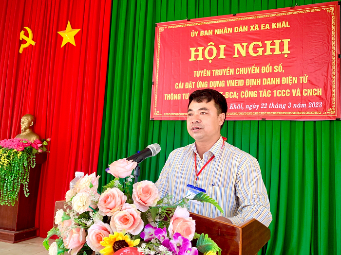 Hội nghị tuyên truyền chuyển đổi số, cài đặt ứng dung VNEID tại xã Ea Khăl